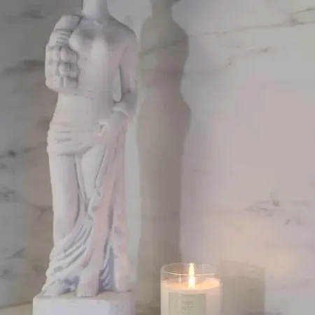 아파트 The Blue Door