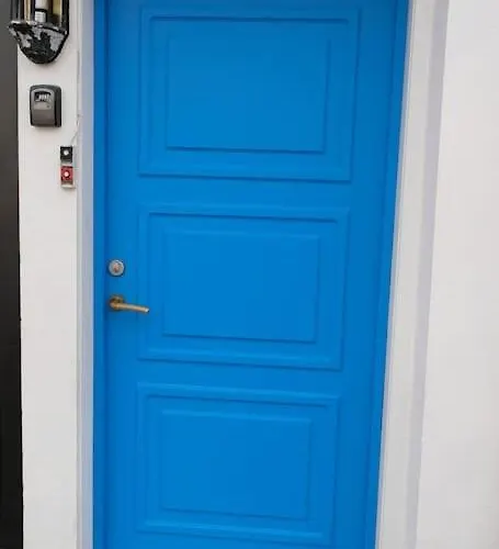 The Blue Door Apartment *