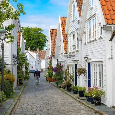 The Blue Door סטוונגר